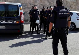 Refuerzo policial para garantizar la seguridad en Almería por el partido de fútbol Marruecos-España