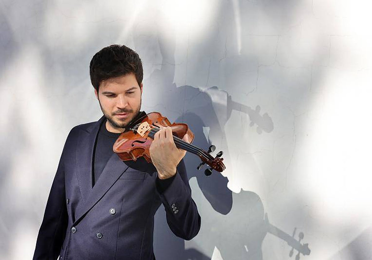 El violinista Paco Montalvo durante la entrevista con ABC Córdoba