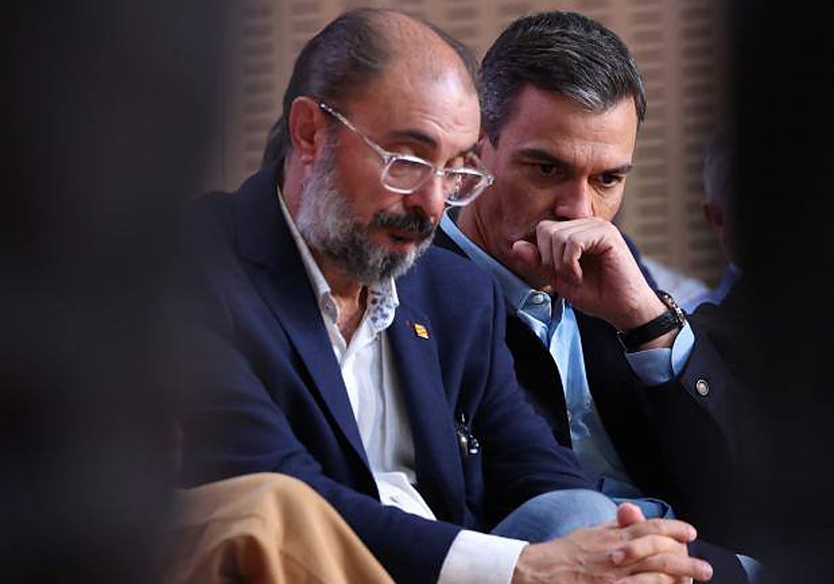 Javier Lambán y Pedro Sánchez, en un acto de partido en Zaragoza, el pasado septiembre