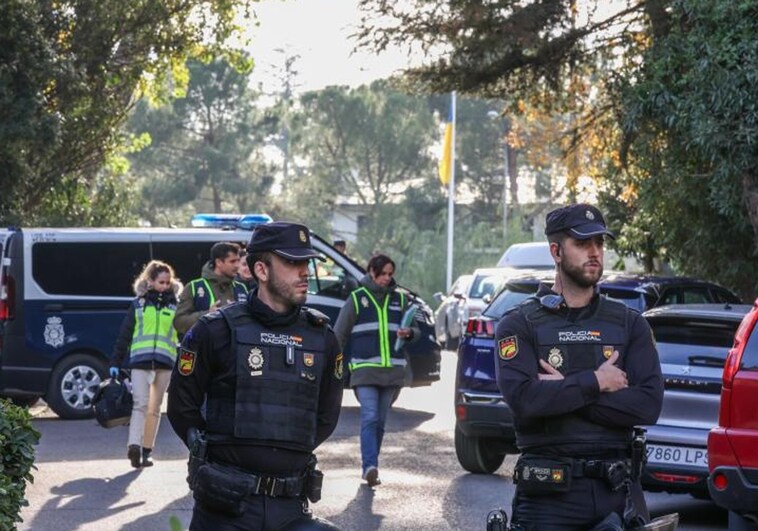 Interceptan tres sobres más con ojos de animales dirigidos a diplomáticos ucranianos en España
