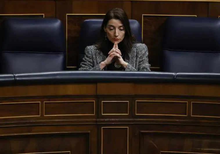 La ministra de Justicia, Pilar Llop, sola en su escaño en el Congreso de los Diputados