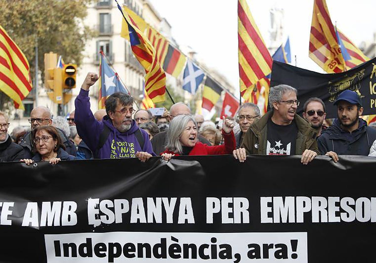 Cabecera de la manifestación de este mediodía en Barcelona