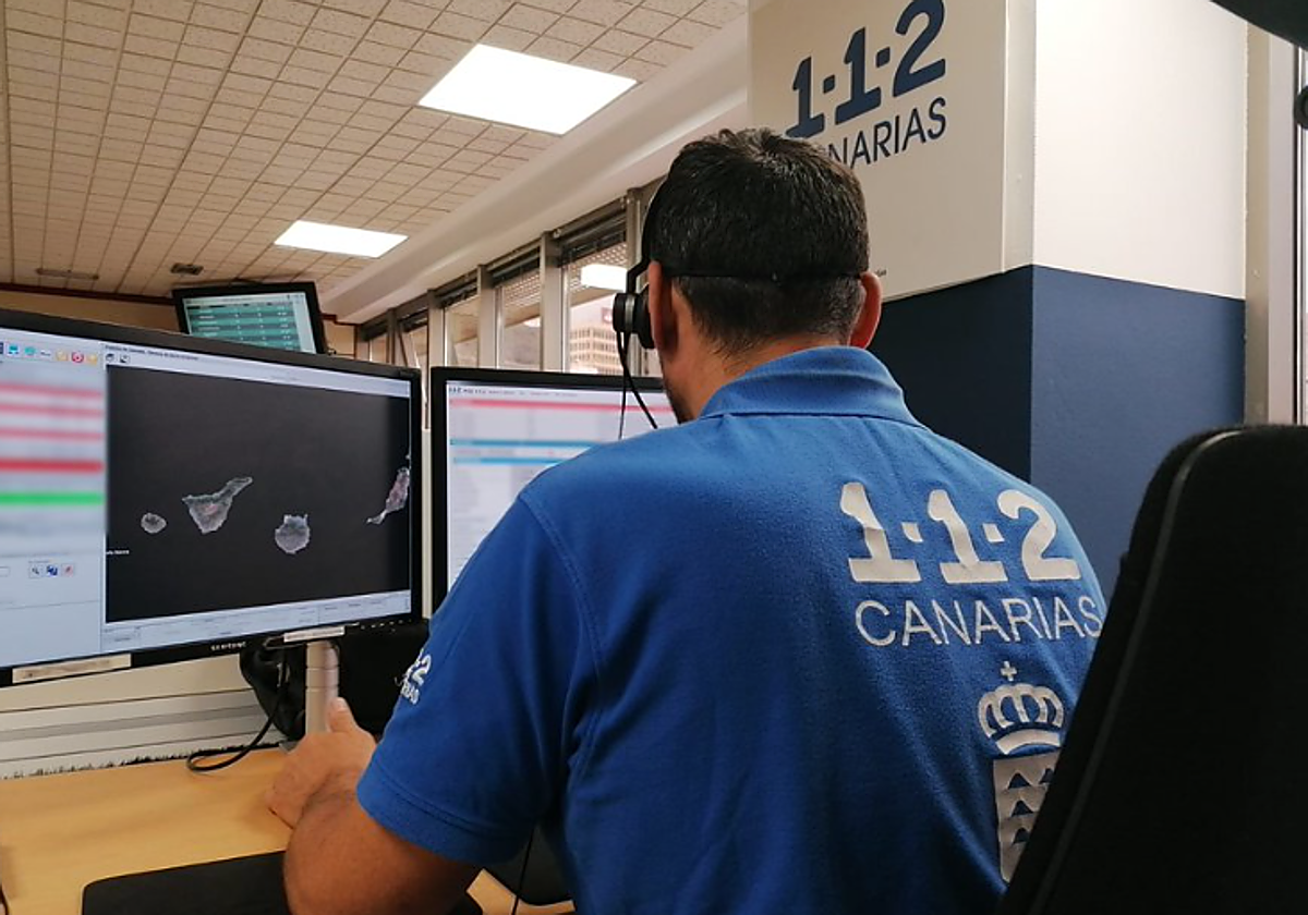 Sala operativa del 112 Canarias en foto de archivo