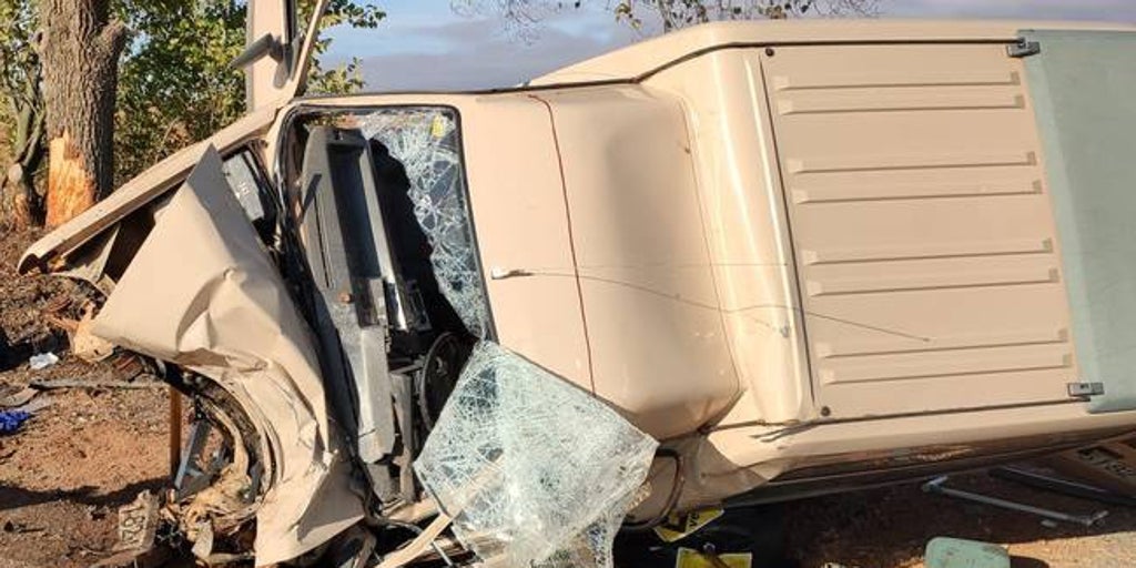 Cuatro heridos, dos de ellos graves, al chocar contra un árbol en La Solana