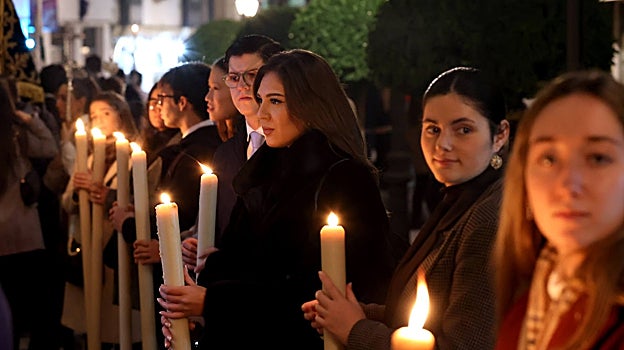 Jóvenes en el cortejo de la Inmaculada