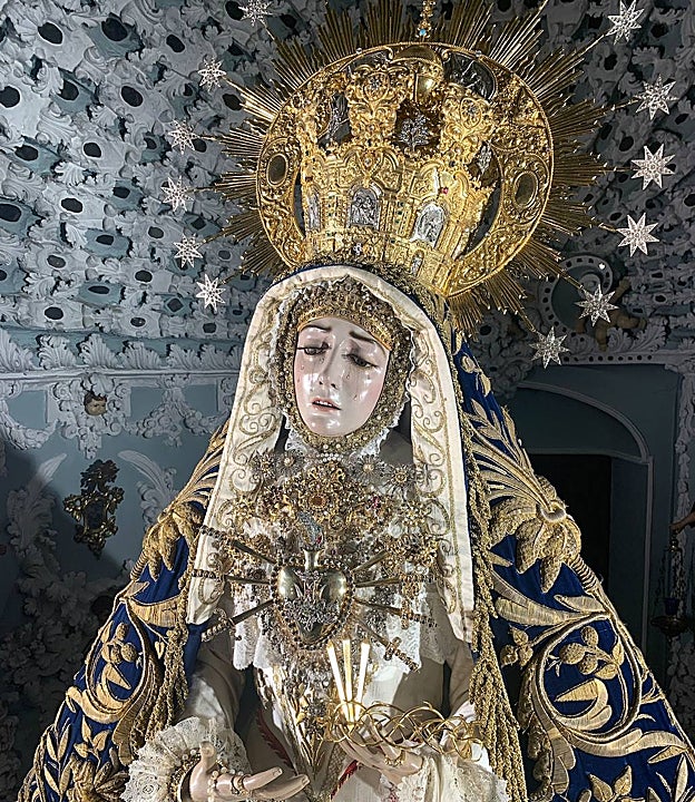 Joyas que luce la Virgen de los Dolores, vistas en detalle