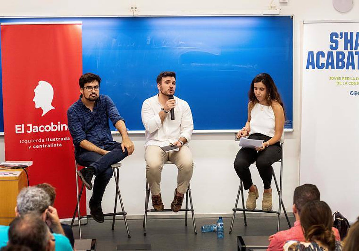 Representantes de S'ha Acabat y El Jacobino, en junio de este año, en un acto en Barcelona