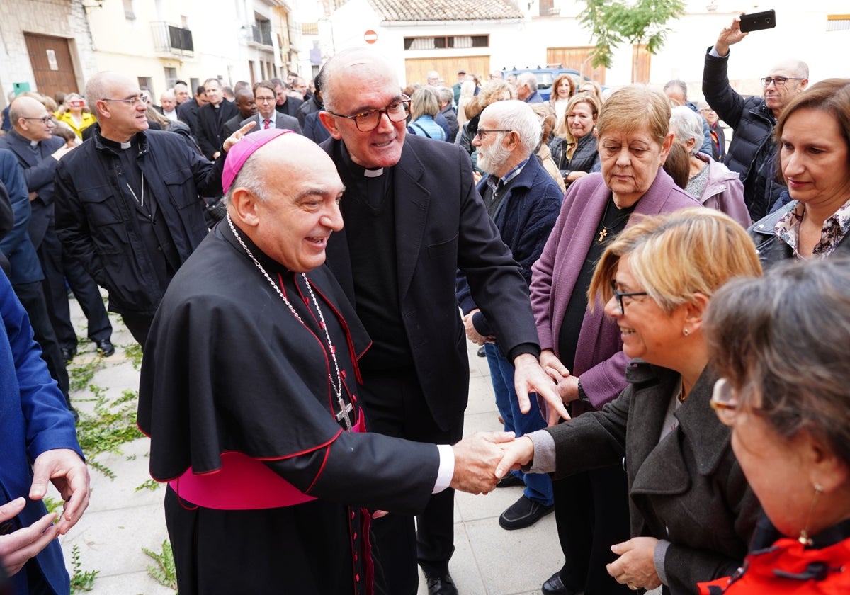 Monseñor Enrique Benavent a su llegada a la Archidiócesis de Valencia, en su entrada por la población de Benavites.