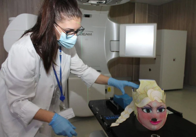 Máscaras personalizadas para los pequeños superhéroes de Oncología