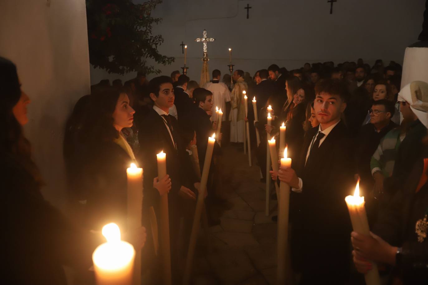 El impactante paso de la Esperanza de Córdoba por la cuesta del Bailío, en imágenes