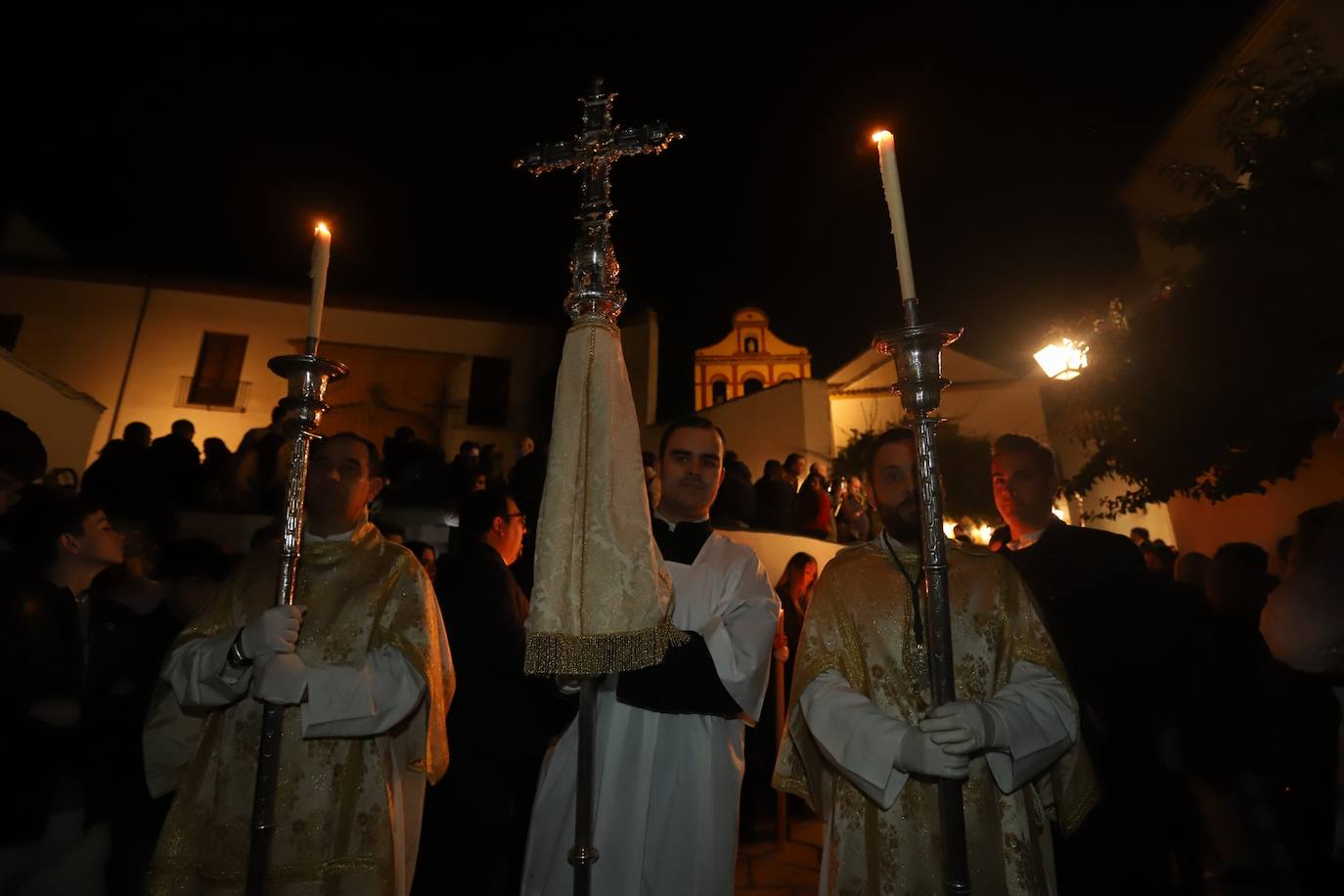 El impactante paso de la Esperanza de Córdoba por la cuesta del Bailío, en imágenes