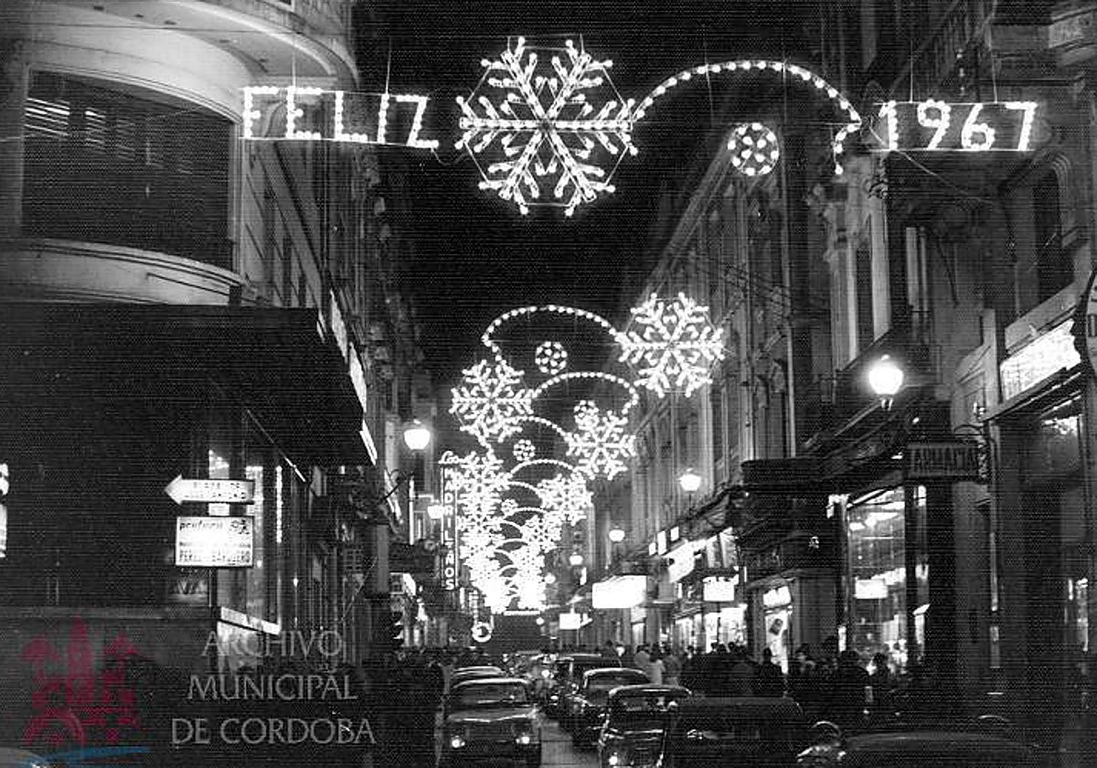 Iluminación navideña en la calle Gondomar en la Navidad de 1966 a 1967