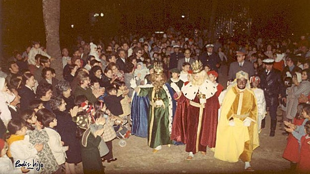 Melchor, Gaspar y Baltasar recorren la calle a pie en 1972