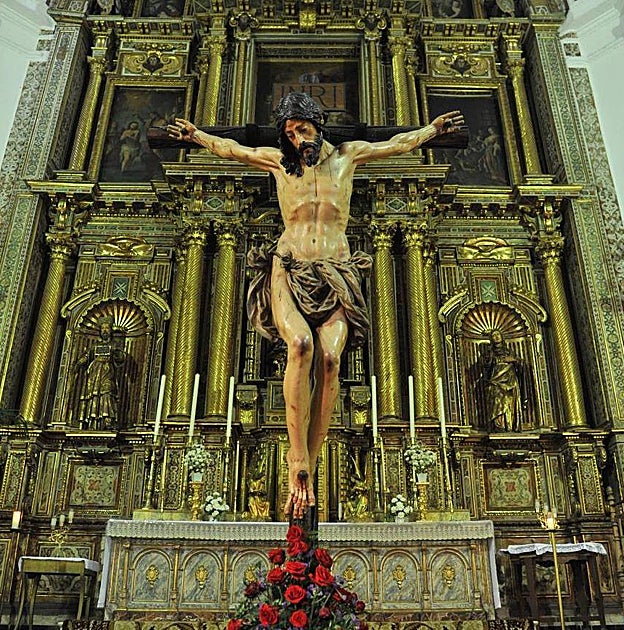 El Cristo de la Misericordia, ante el altar mayor de Santa Isabel