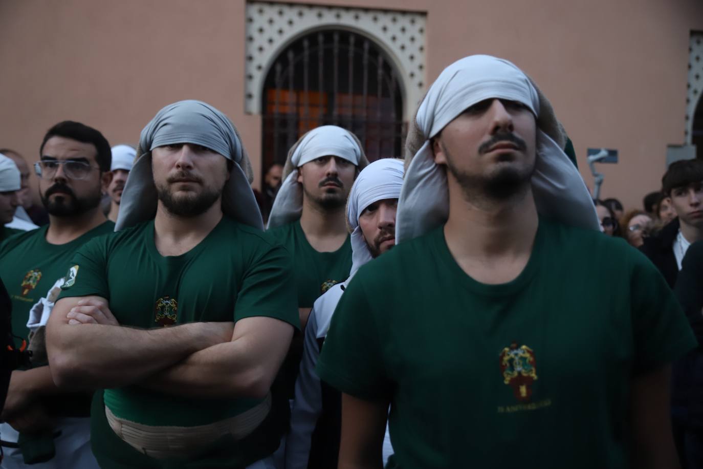 La emocionante salida de la Esperanza de Córdoba hacia Santa Marina, en imágenes