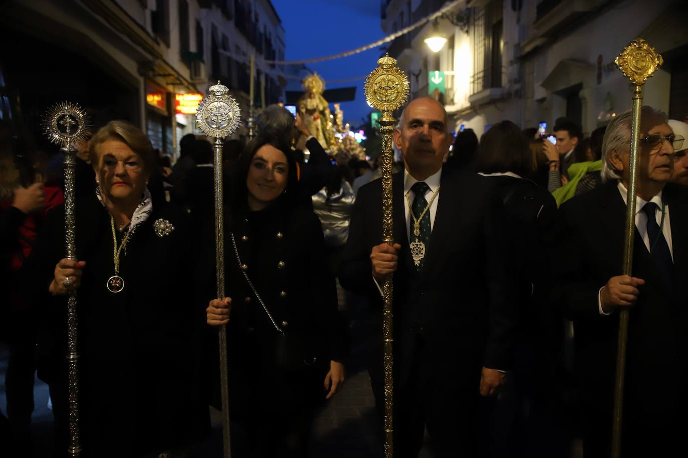 La emocionante salida de la Esperanza de Córdoba hacia Santa Marina, en imágenes