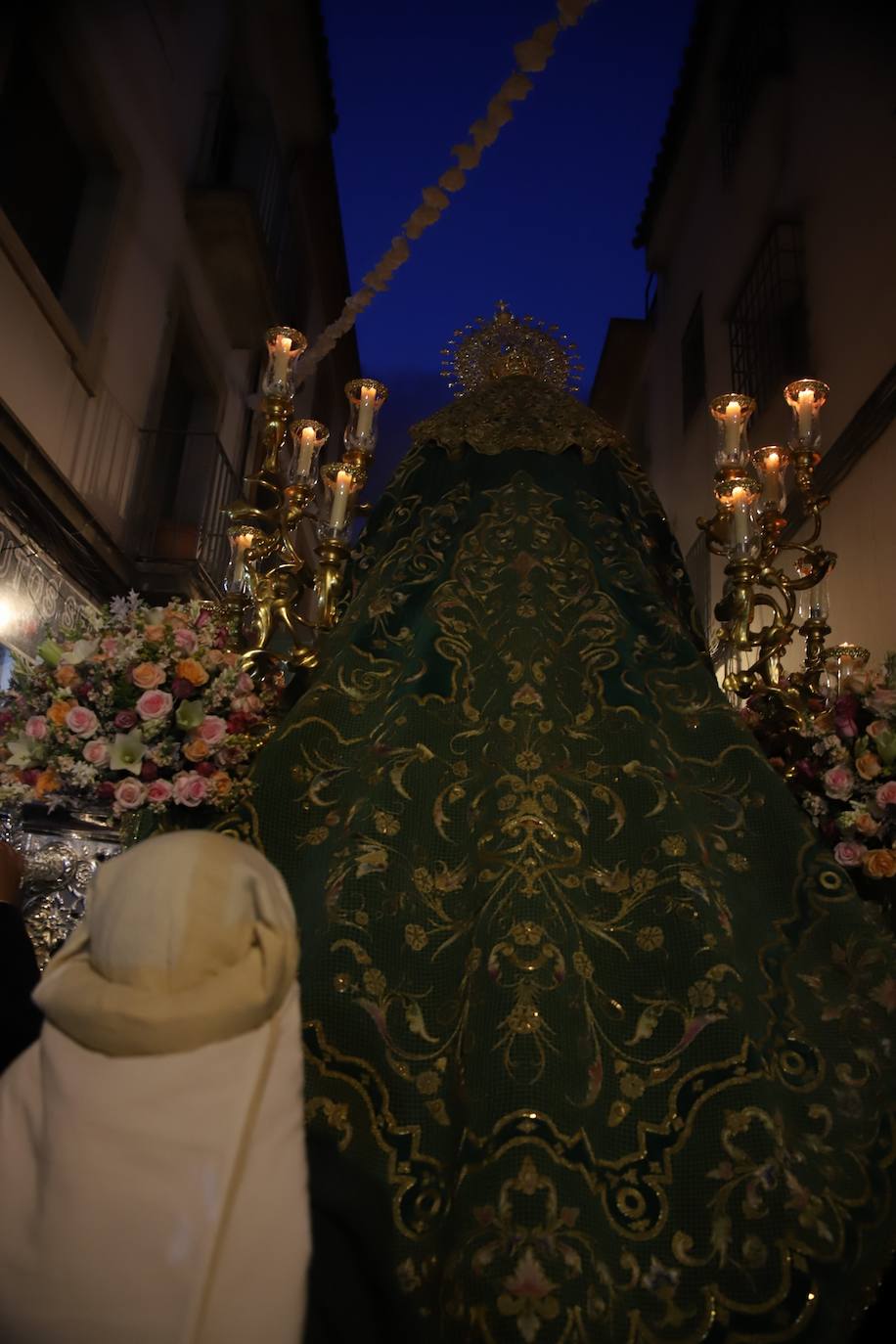 La emocionante salida de la Esperanza de Córdoba hacia Santa Marina, en imágenes