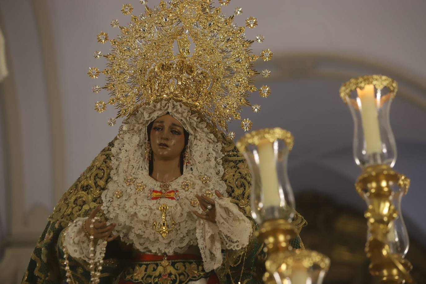 La emocionante salida de la Esperanza de Córdoba hacia Santa Marina, en imágenes