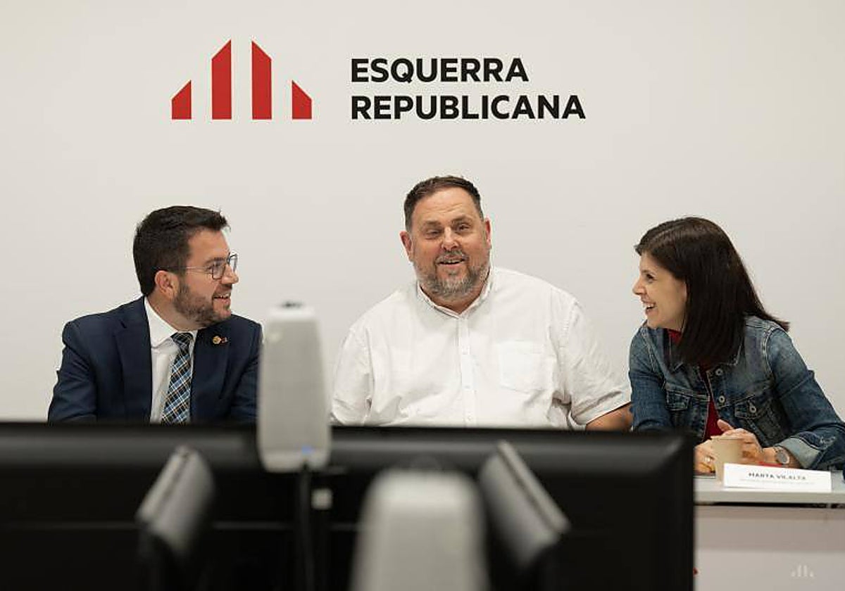 Junqueras, flanqueado por Aragonès y Vilalta en la ejecutiva de ERC del lunes