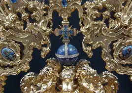La corona de la Virgen de la Alegría de Córdoba, vista al detalle
