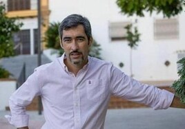 Llamar «tonto del culo» al alcalde de Benalmádena es libertad de expresión, según un juez