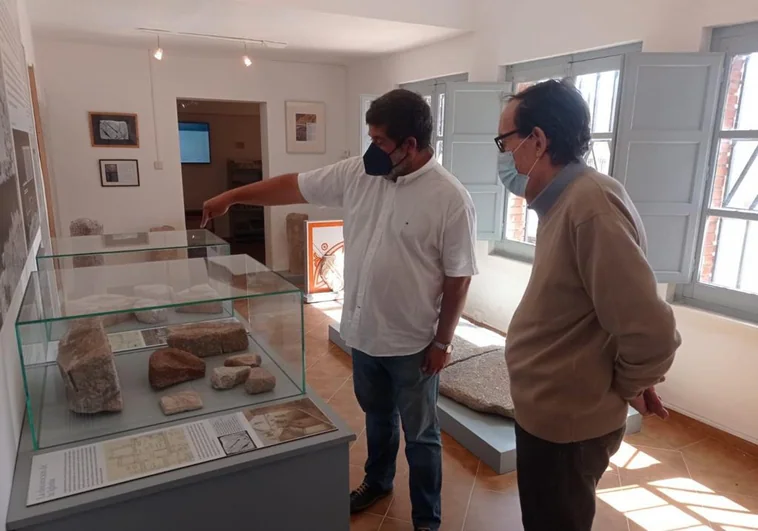 Homenaje al arqueólogo  Luis Balmaseda Muncharaz, primer excavador de Los Hitos