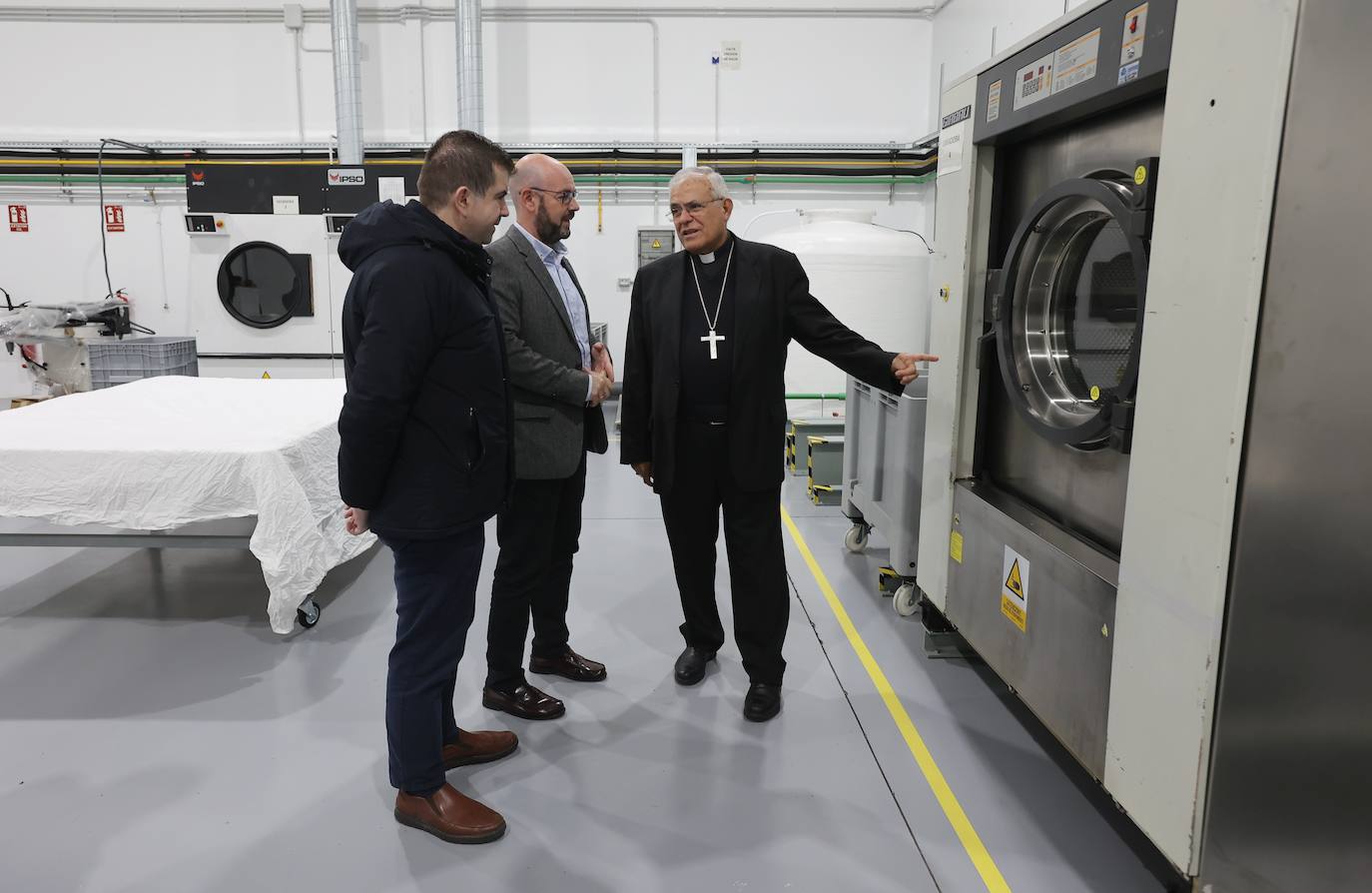 La nueva lavandería de Cáritas Córdoba, en imágenes