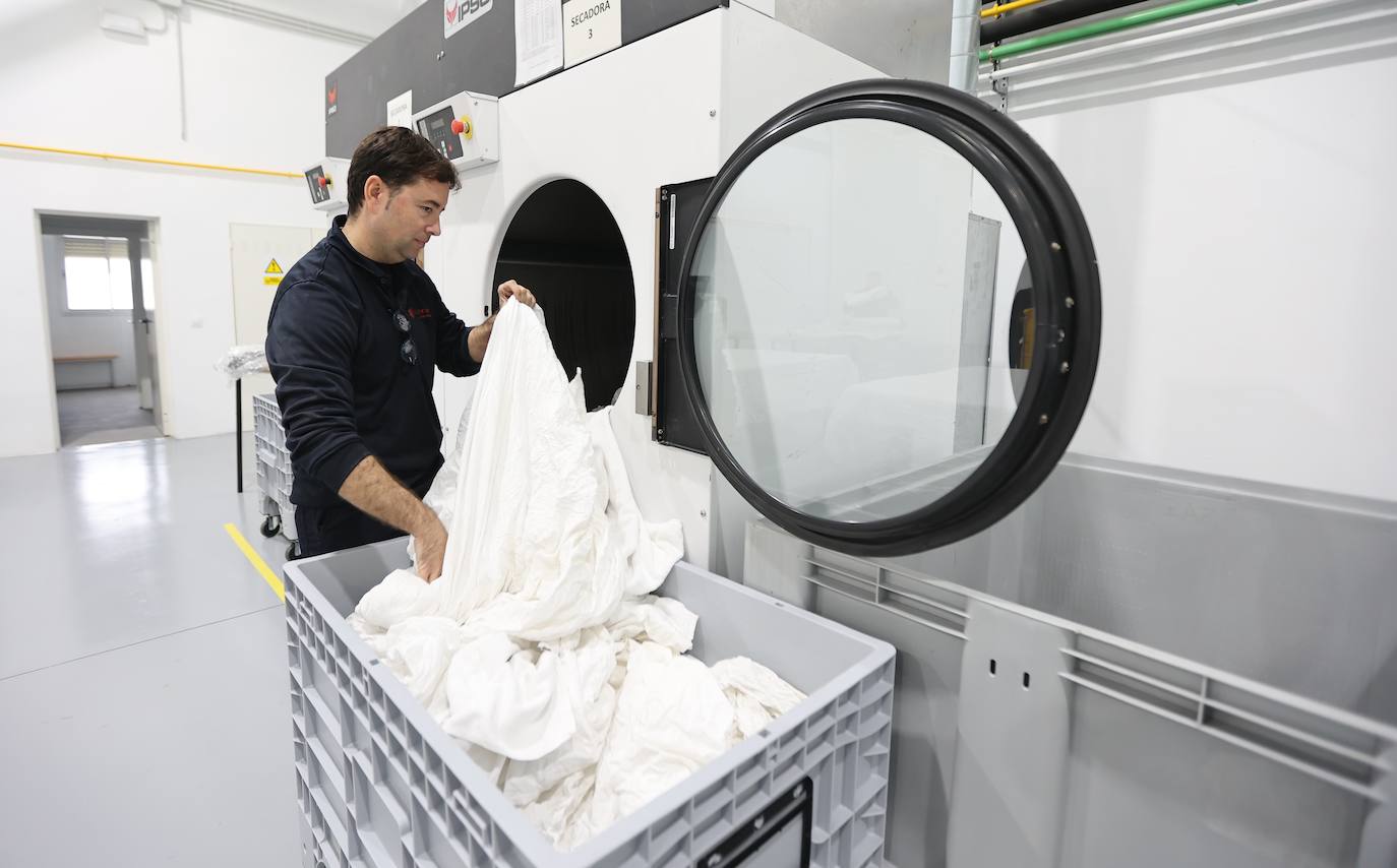 La nueva lavandería de Cáritas Córdoba, en imágenes