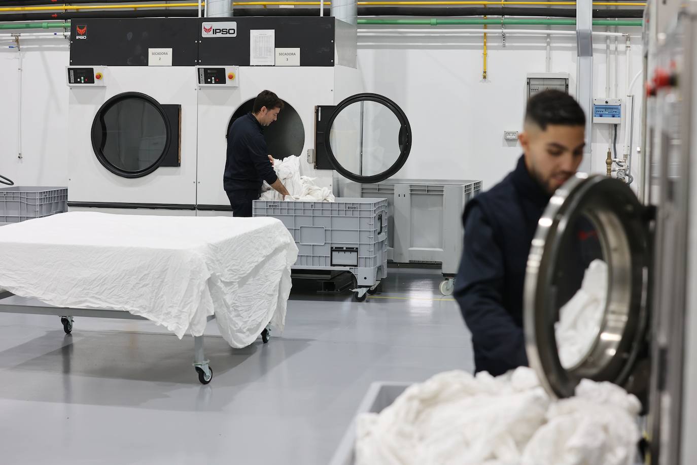 La nueva lavandería de Cáritas Córdoba, en imágenes