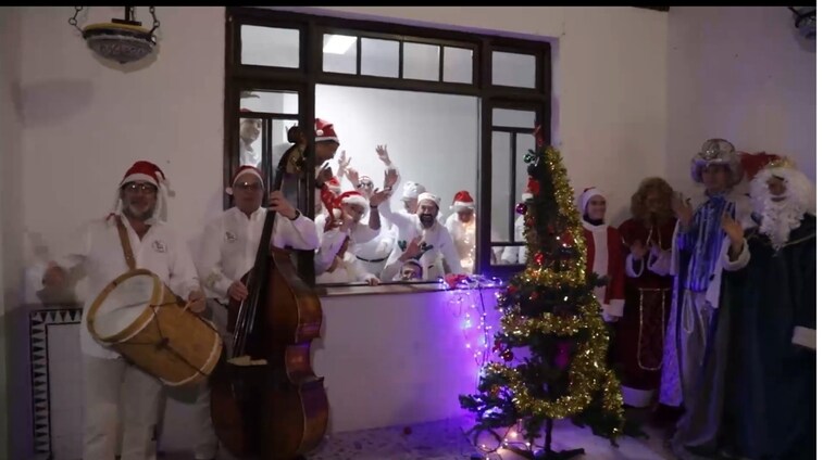 Candela & Son celebra la Navidad con una divertida versión del 'All I Want For Christmas Is You'