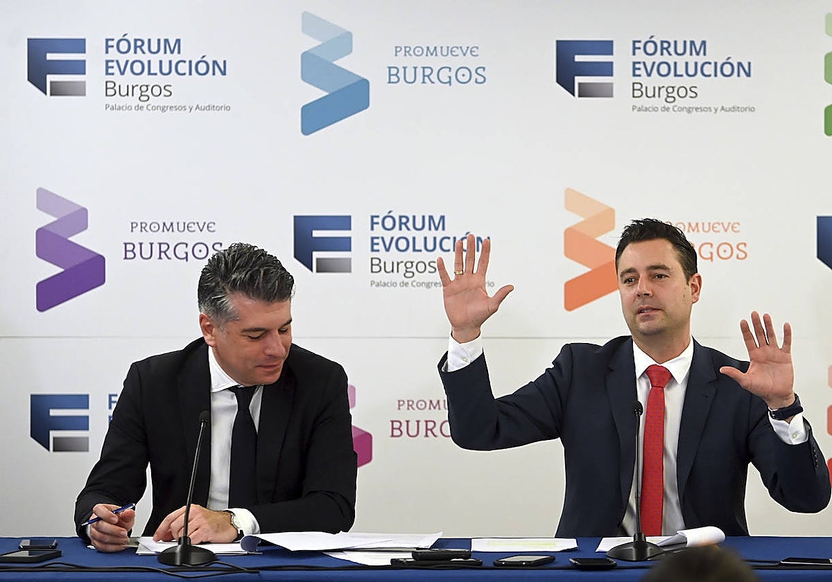 El alcalde de Burgos, Daniel de la Rosa, y el vicealcalde Vicente Marañón presentan en rueda de prensa el relato de la Candidatura de Burgos a Capital Europea de la Cultura 2031