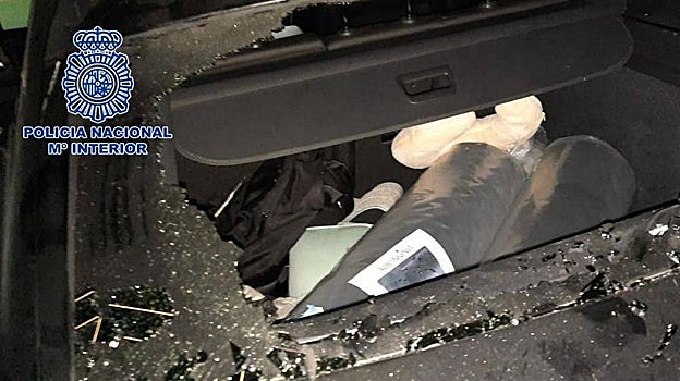 El hueco abierto por la Policía para sacar a la bebé