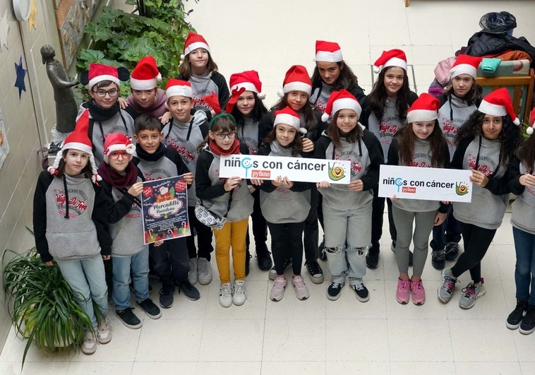 Los niños del Íñigo de Toro encienden su luz dorada por Navidad