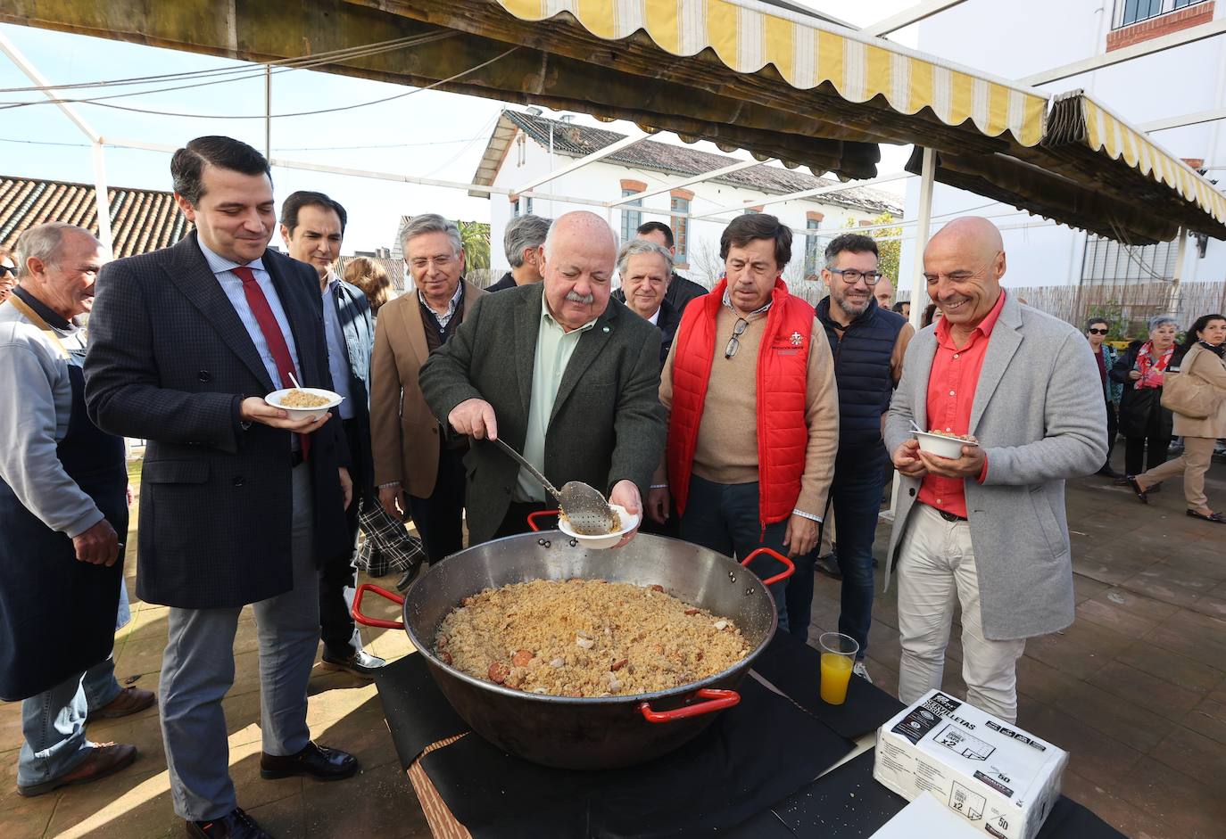 Las tradicionales migas de la Cruz Blanca de Córdoba, en imágenes