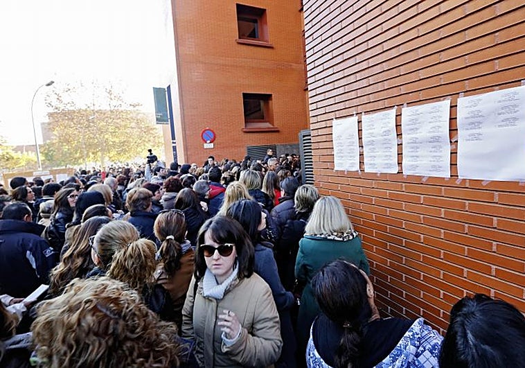 Oposiciones de Sanidad en la Comunidad Valenciana este domingo: 863 plazas de auxiliar administrativo para 26.453 aspirantes