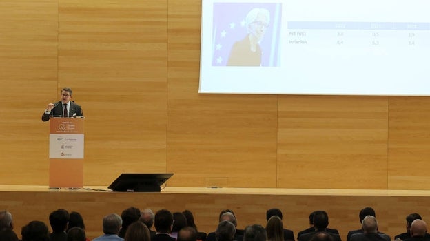 Un momento de la charla del profesor José Manuel Cansino