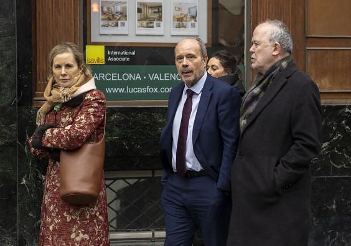 De izquierda a derecha: Pilar Teso, candidata del Gobierno a presidir el Supremo y el CGPJ; Juan Carlos Campo, exministro socialista y candidato al TC propuesto por el Gobierno; y José Manuel Bandrés, candidato al TC del bloque progresista del CGPJ