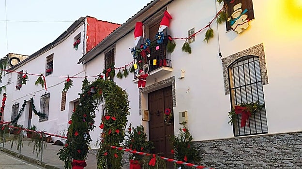 Una de las calles engalanadas de Morente
