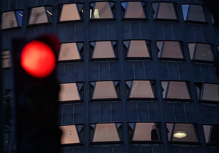 Última hora del Pleno extraordinario del Constitucional, en directo | El TC se ratifica en parar la ofensiva del Gobierno pese a la maniobra 'in extremis' del Senado