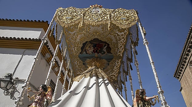 Vista del techo de palio y la bambalina trasera