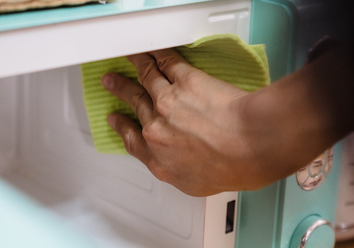 El microondas es uno de los electrodomésticos más usados en la cocina