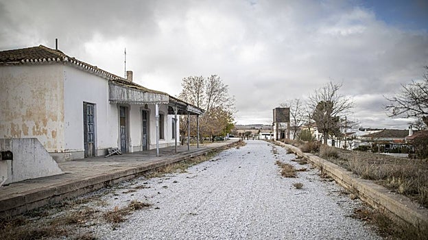 Imagen de una estación abandonada en Baza