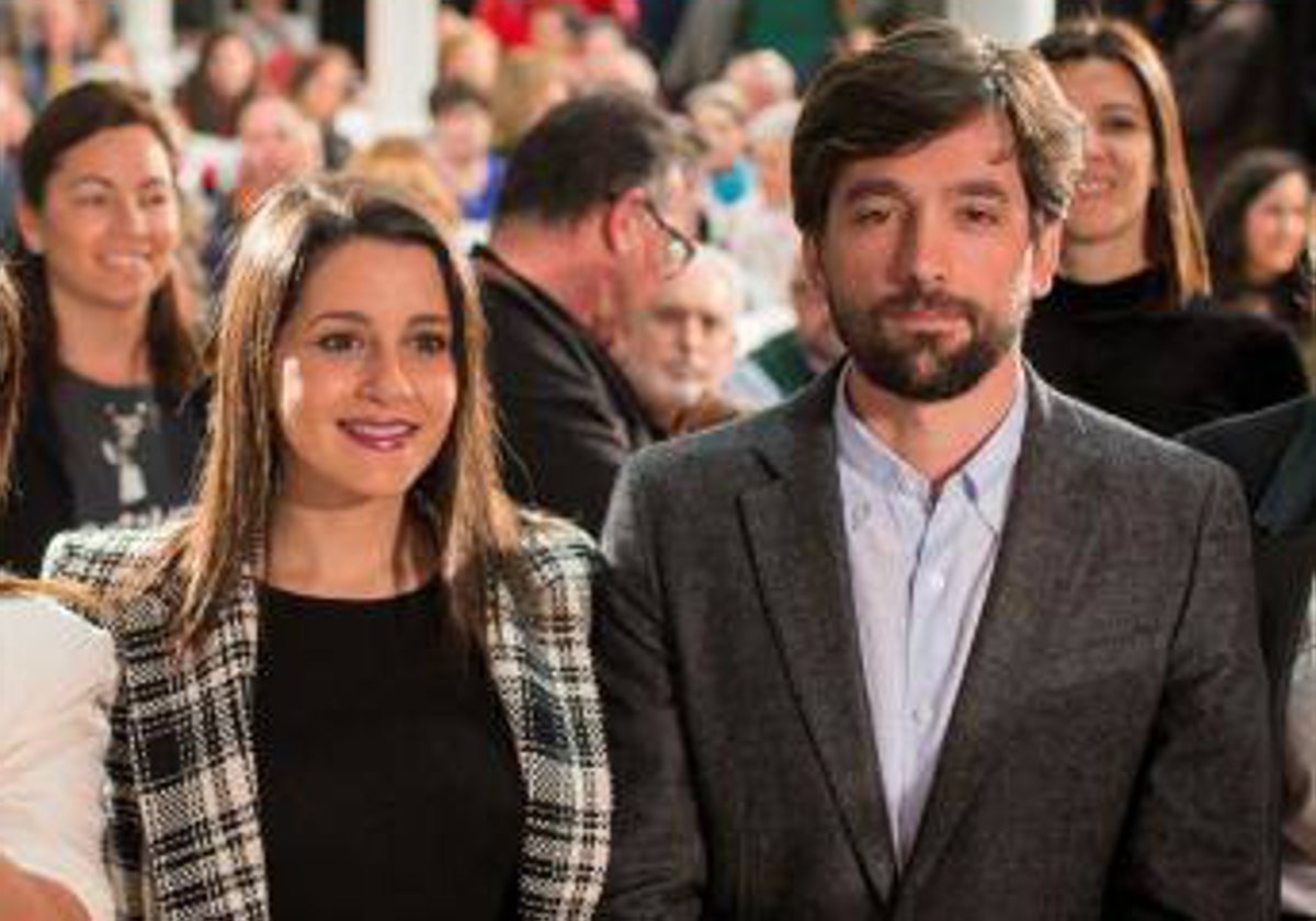 Arrimadas y Vázquez, en febrero del 2020, durante la presentación de candidaturas a las elecciones gallegas