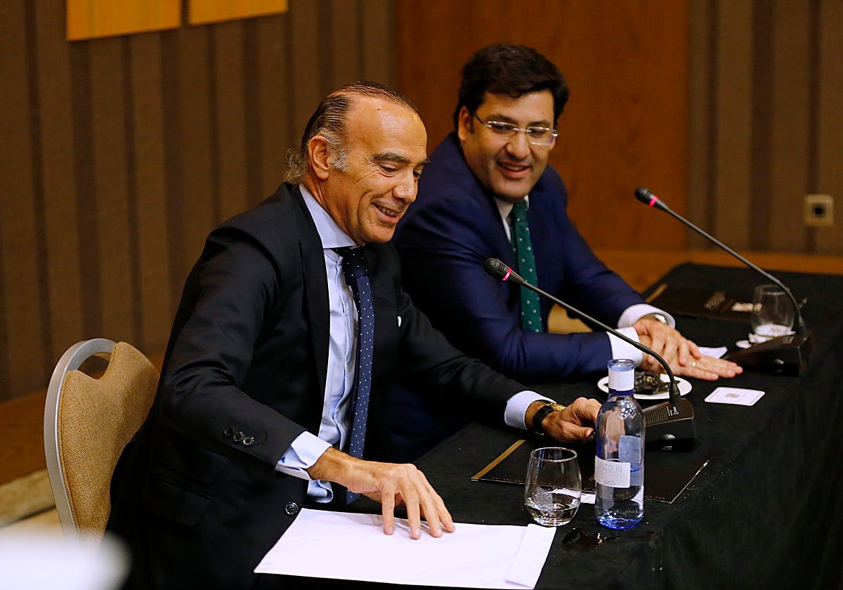 Luis Oliver, exdirector deportivo del Córdoba junto al expresidente Jesús León