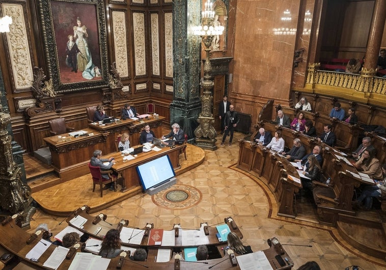 El acuerdo de comunes y PSC con ERC para las cuentas de Barcelona empuja el acuerdo a tres bandas en la Generalitat