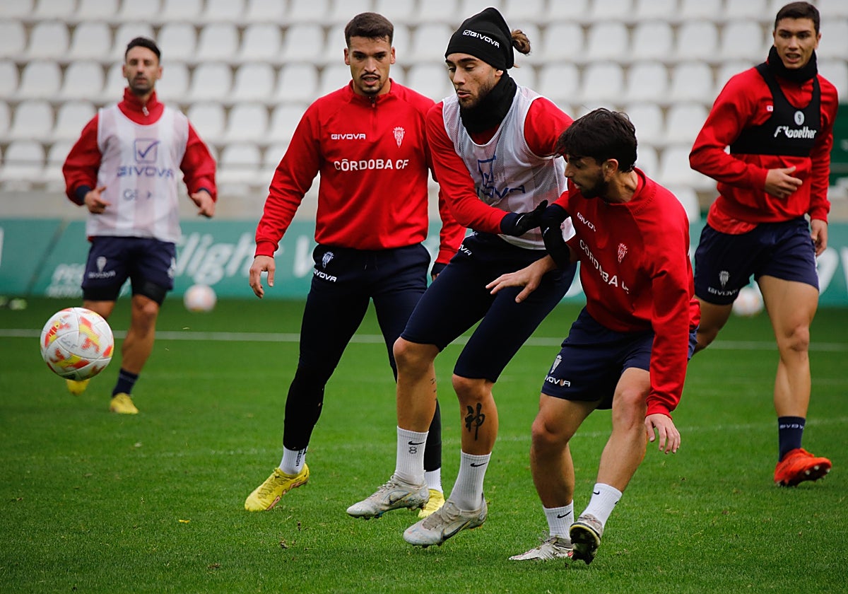 Los jugadores del Córdoba CF entrenan en la Ciudad Deportiva