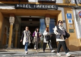 Córdoba pierde aún casi un 15% de turistas respecto a la época preCovid, arrastrada por la caída de los extranjeros