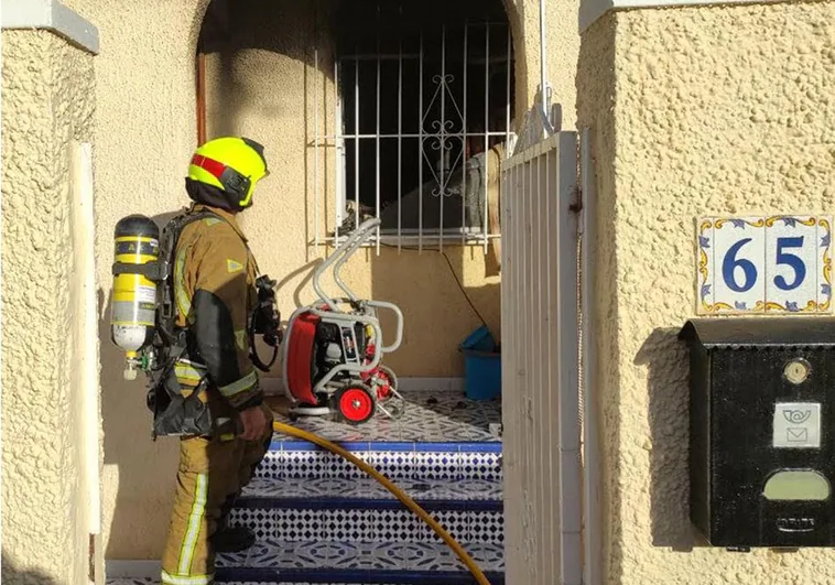 Muere una mujer de 60 años en el incendio de su vivienda en San Fulgencio (Alicante)