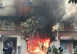 Explota un comercio en Jaén capital causando un gran incendio