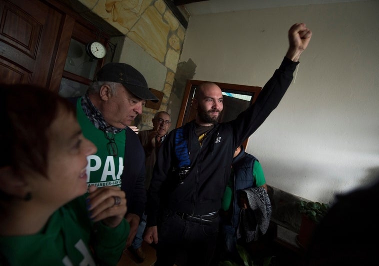 El desahuciado de una casa de Cantabria dice que no es un okupa y sí «víctima de estafa»